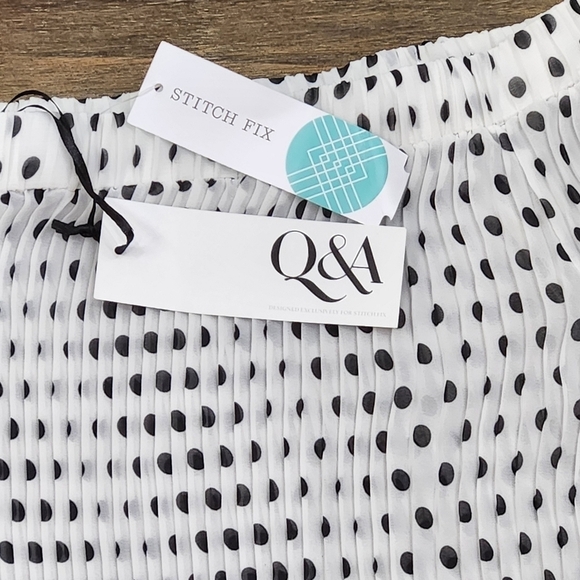 Stitch Fix Q & A Meetka Off Shoulder Bell Sleeve Blouse white /black Polka dot - Picture 2 of 6